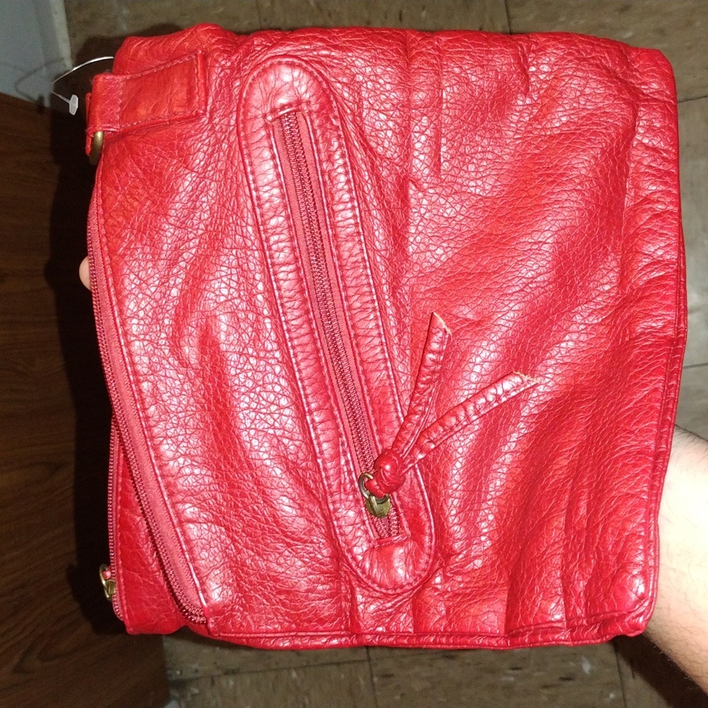 RED LEATHER PURSE NEVER USED NEW WITH NO TAGS